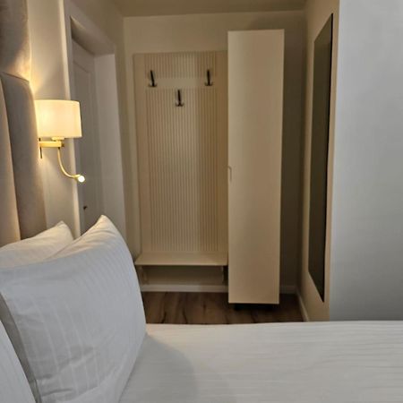 Hotel Queen Râmnicu Vâlcea エクステリア 写真