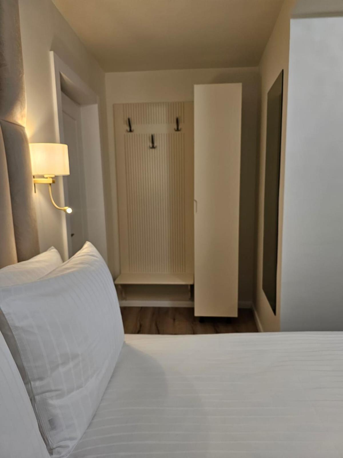Hotel Queen Râmnicu Vâlcea エクステリア 写真