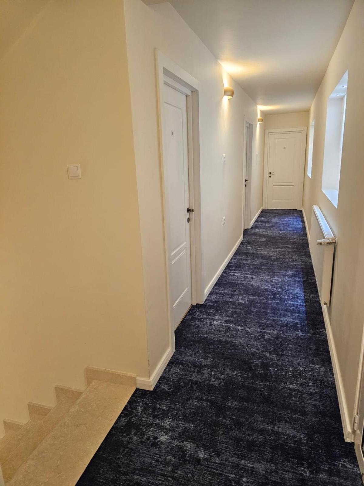 Hotel Queen Râmnicu Vâlcea エクステリア 写真